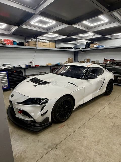 Toyota Supra GR в мастерской Carmech на подготовке